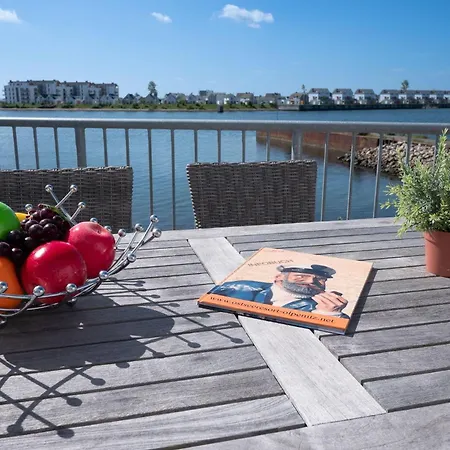 Maisonette-fewo-ostseeflair-by-seeblick-ferien-oro-erste-wasserreihe-e-saeule * Olpenitz